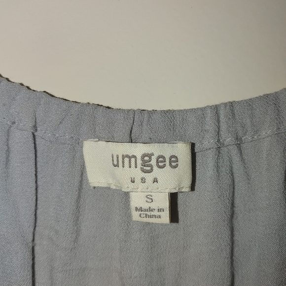 Umgee Grey Floral Embroidered Blouse, Size Small - Picture 4 of 6